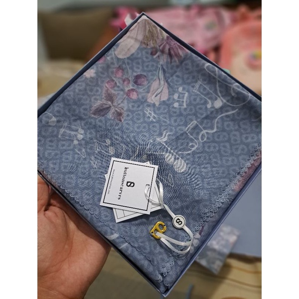 NEW nada series buttonscarves...cis