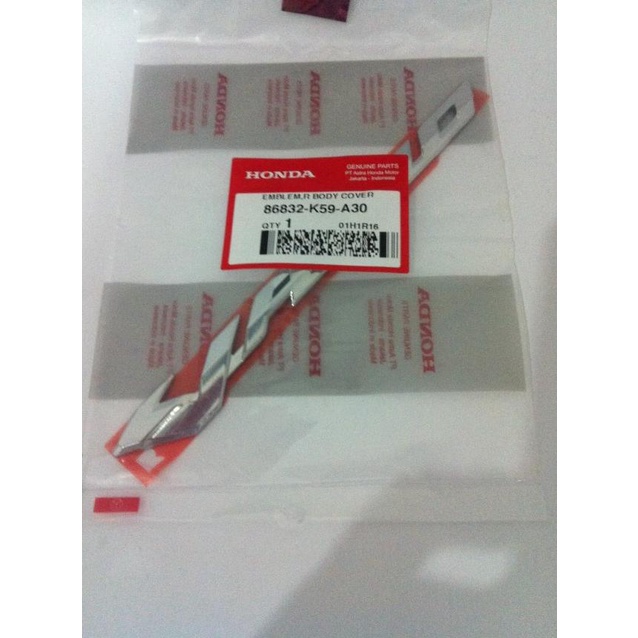 EMBLEM 3D VARIO 150 KANAN