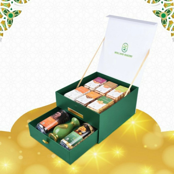 

NEW Holland Bakery - Kareem Gift Box Eid Mubarak Hampers Idul Fitri 2022