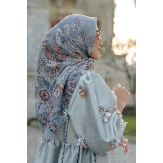 Buttonscarves Royale Series Blue Jean