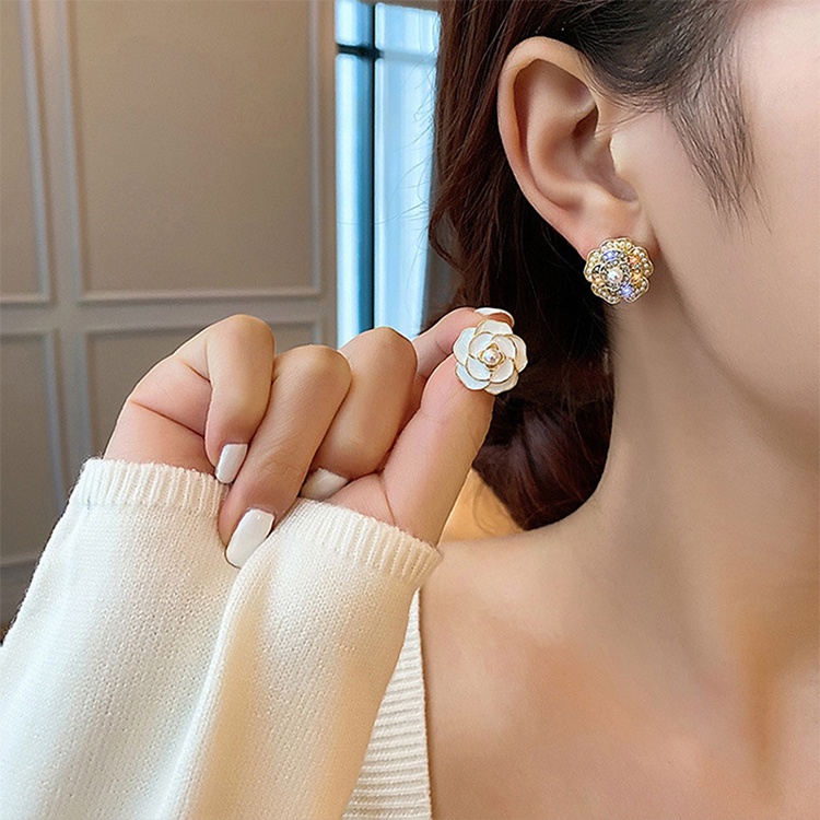 Anting Tusuk Motif Bunga Mawar Putih Bahan Sterling Silver 925 Untuk Wanita