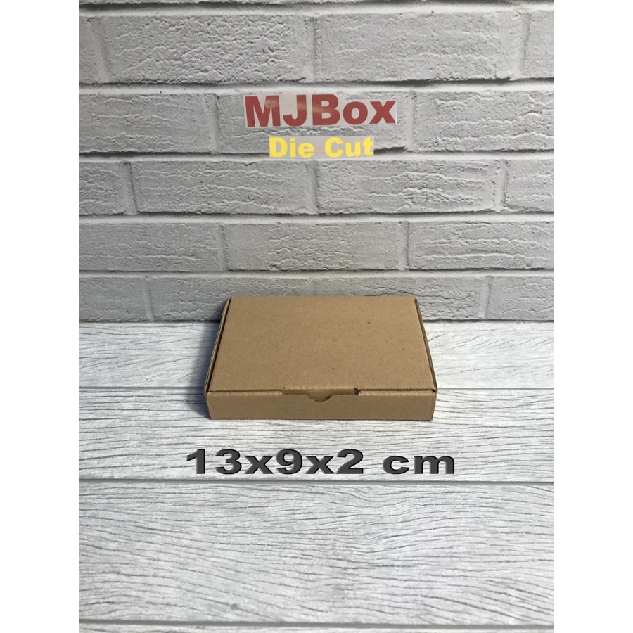 

Kardus karton uk. 13 x 9 x 2 cm...die cut box kotak Souvenir -dll