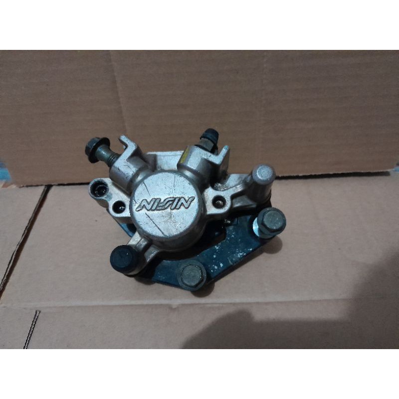 Kaliper cakram rem depan Suzuki Spin 125 original copotan palababi bawah