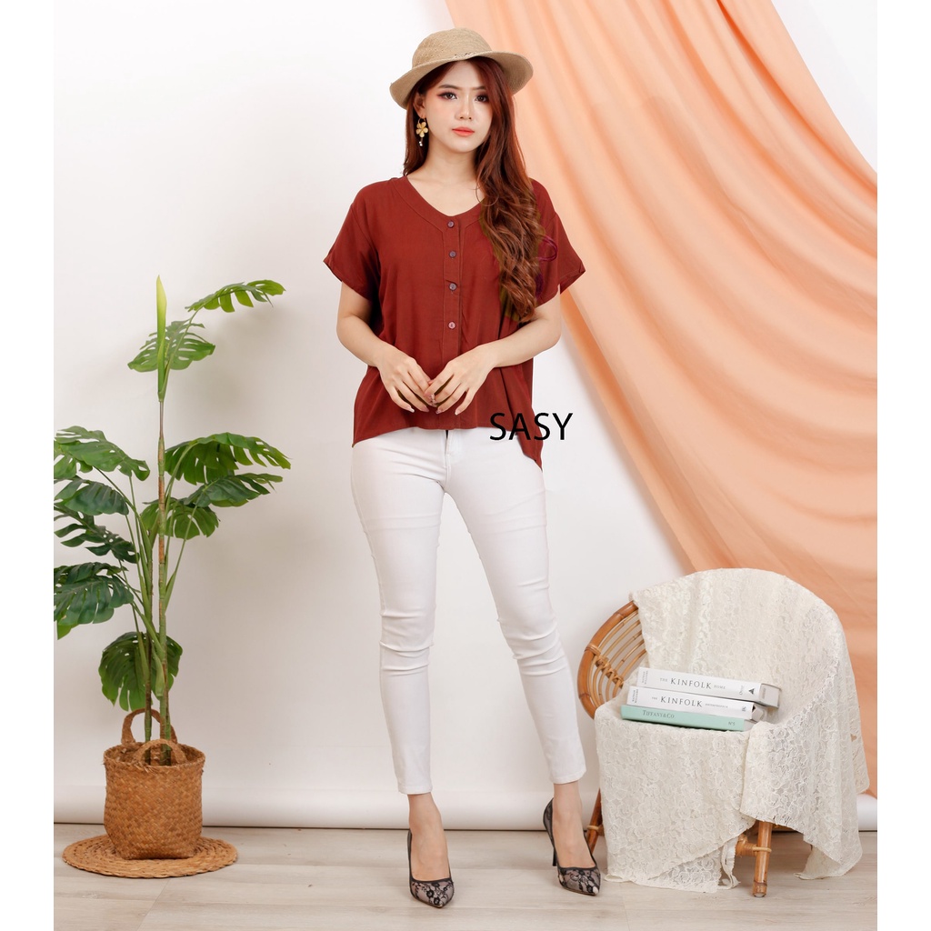 Blus wanita lengan pendek / Baju wanita lengan pendek / Atasan wanita premium / Baju rayon wanita / Blus rayon wanita premium / Atasan wanita kekinian / Blus korean style / Atasan wanita kekinian / atasan wanita V neck / kemeja wanita