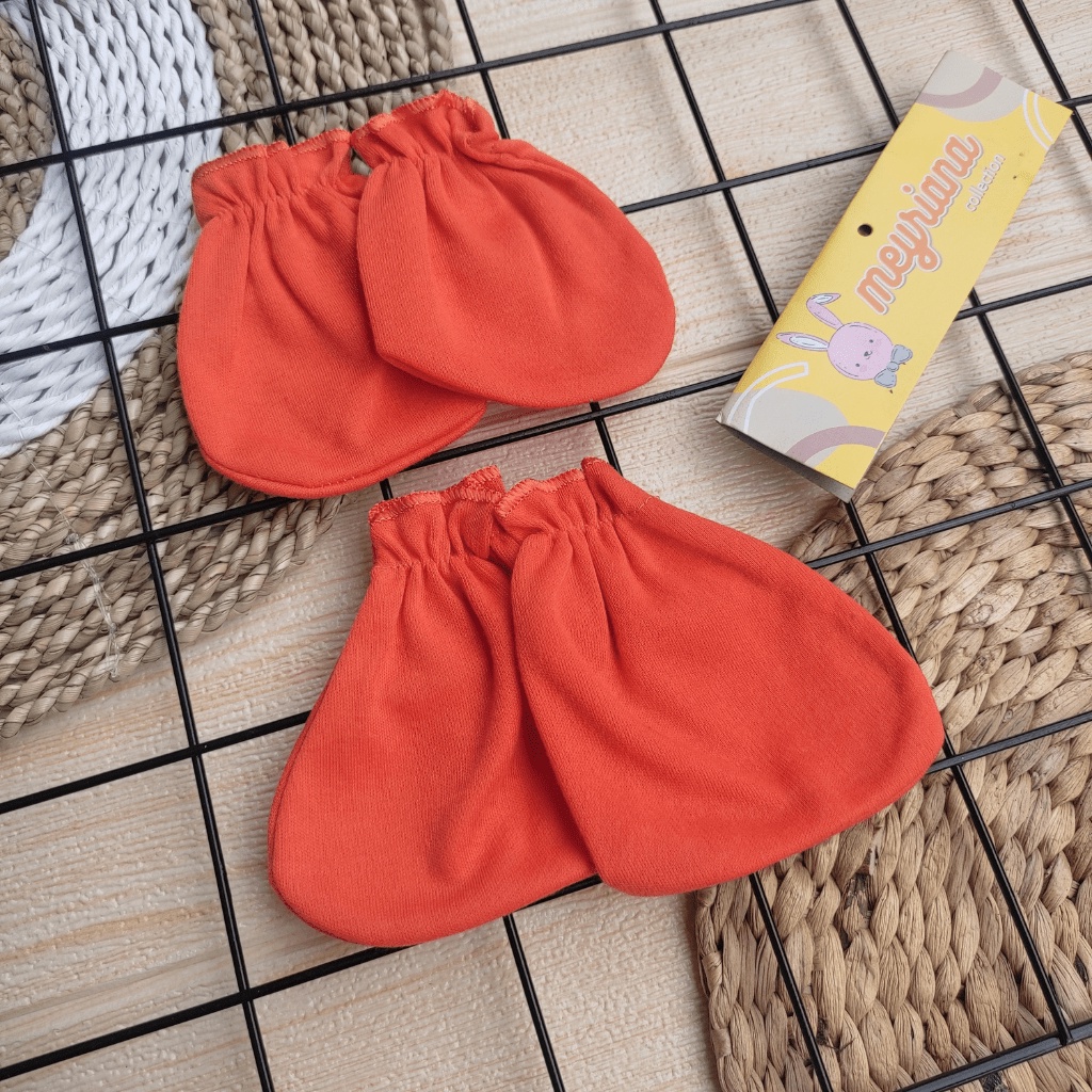 3 PCS Sarung Tangan 3 PCS Sarung Kaki Bayi Baru Lahir Seri Orange Sartaki Meyriana Collection