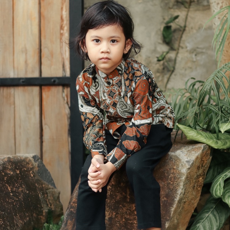 Batik Anak Lengan Panjang Model Slimfit Warna Terracotta