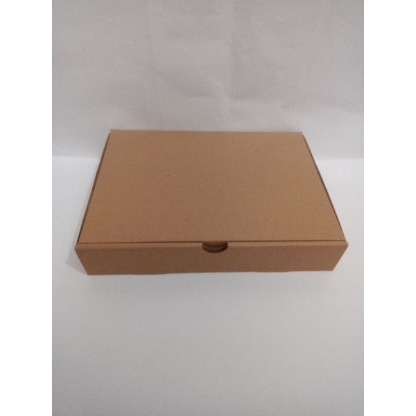 

BOX KARDUS dus 28x20x5 cm Polos / Die Cut / Box Hampers / Box Gift / Box Hantaran / Box Kemasan (10 PCS)