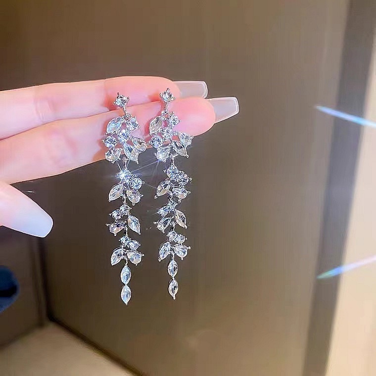 Anting Tusuk Gantung Desain Bunga Hias Zircon + Berlian Gaya Korea Untuk Wanita