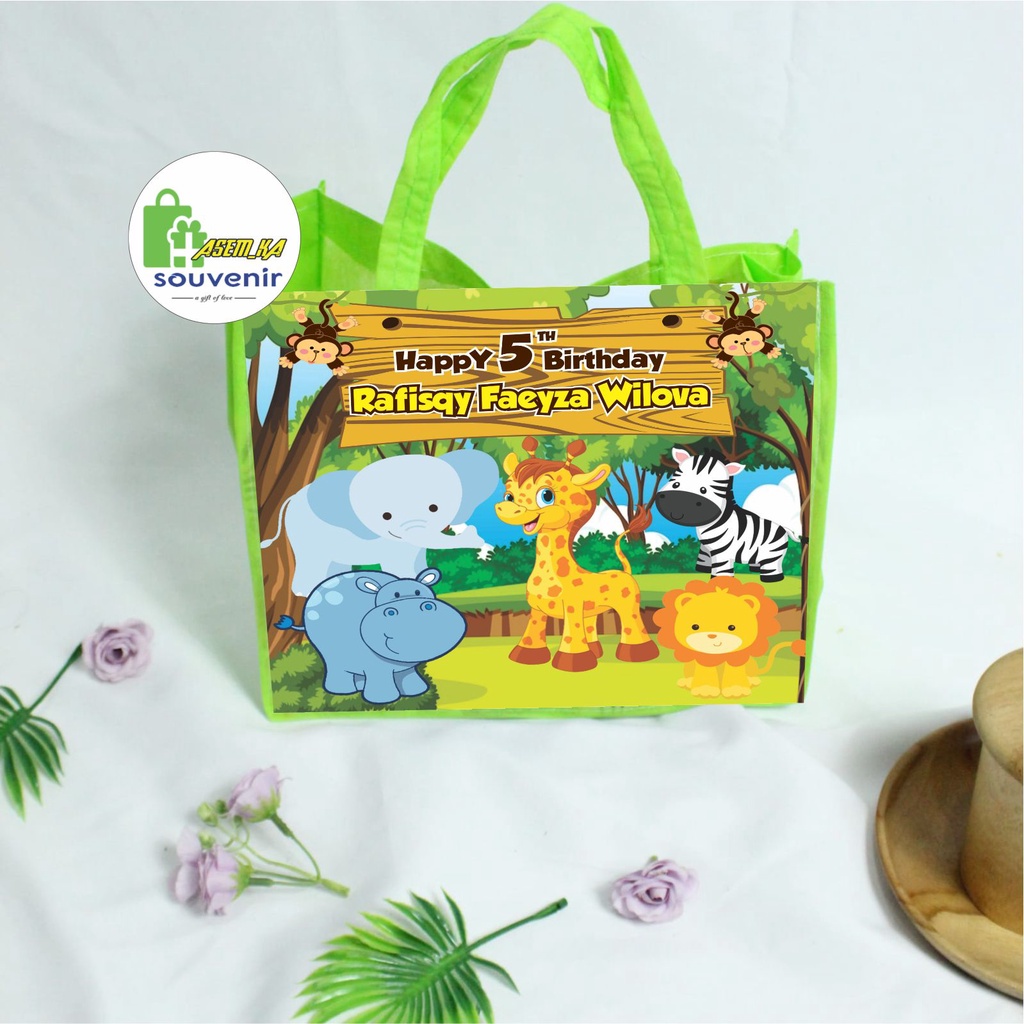 

GOODIE BAG CUSTOM KEREN Uk 26 X 16 x 22 ( PxLxT )