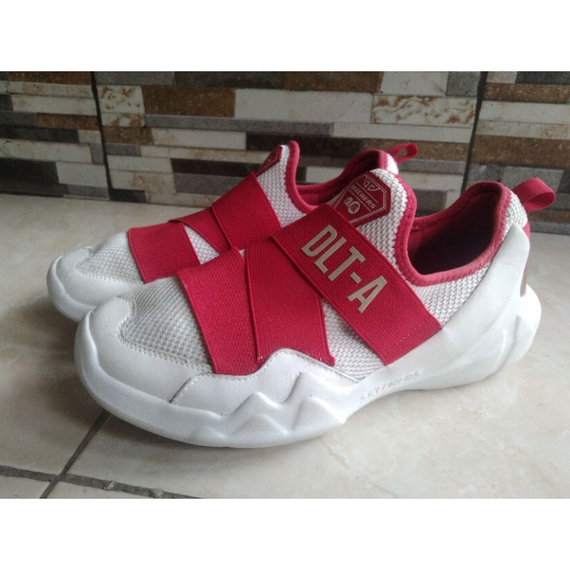 Sepatu second branded Skechers Slip On uk 38 nyaman pakai di 37 38