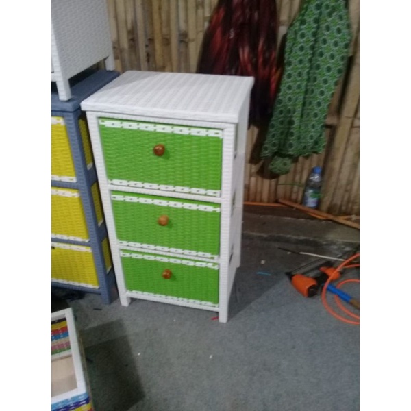 Lemari Rotan 3 Laci Atas