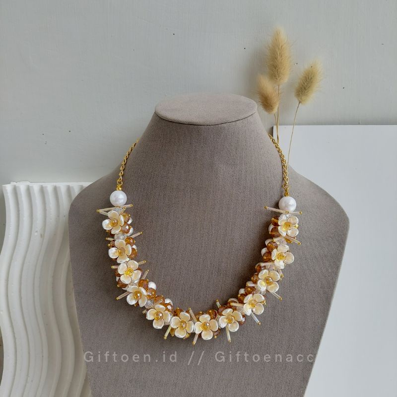 Kristal Necklaces / Kalung Kristal kode Ayura by giftoenacc