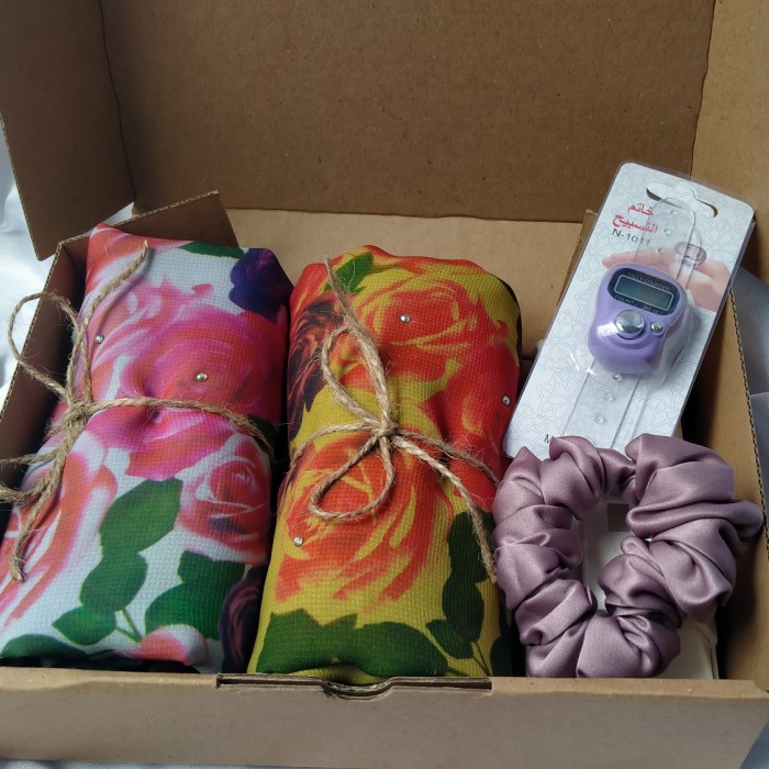 

(COD) KADO MURAH-HAMPERS HIJAB-GIFTBOX ULANG TAHUN-HADIAH IBU GURU-PERNIKAHA - Mawar C