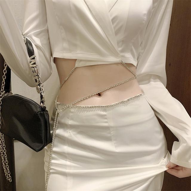 Red Rasa Desain Niche Satin Bagian Tipis Sesuai dengan Kerah Lengan Panjang Atasan Kemeja Wanita Setelan Jas Pinggang Tinggi celah Setengah Rok