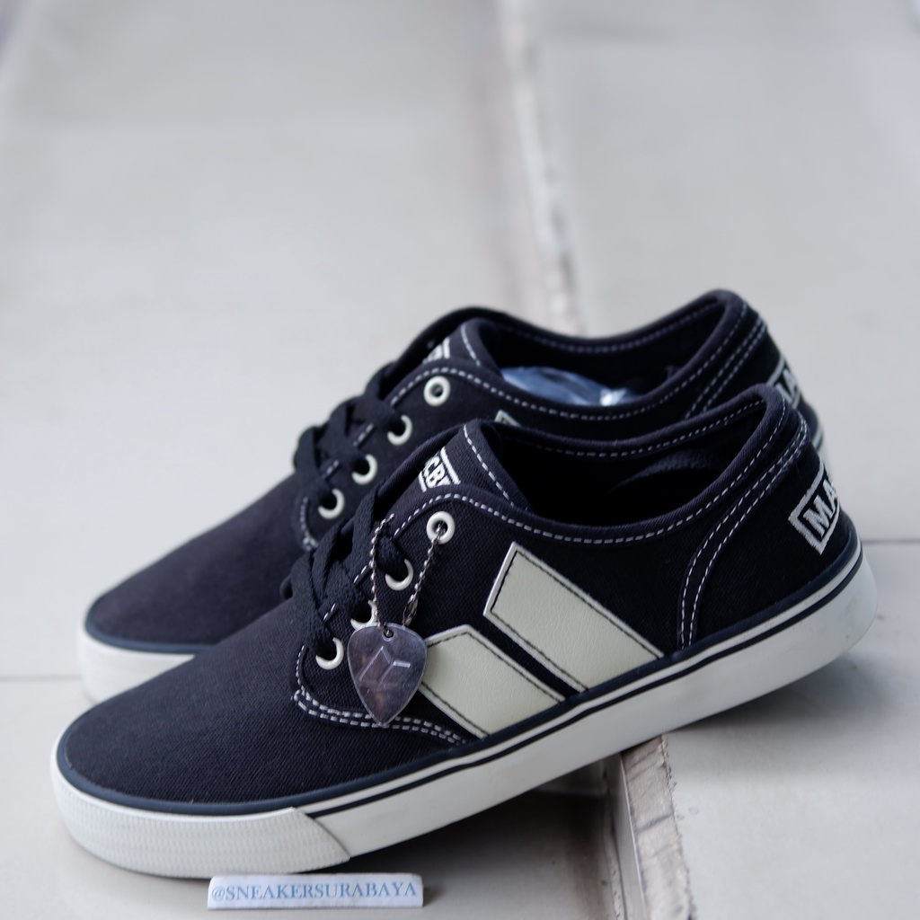Macbeth Langley Black Cement