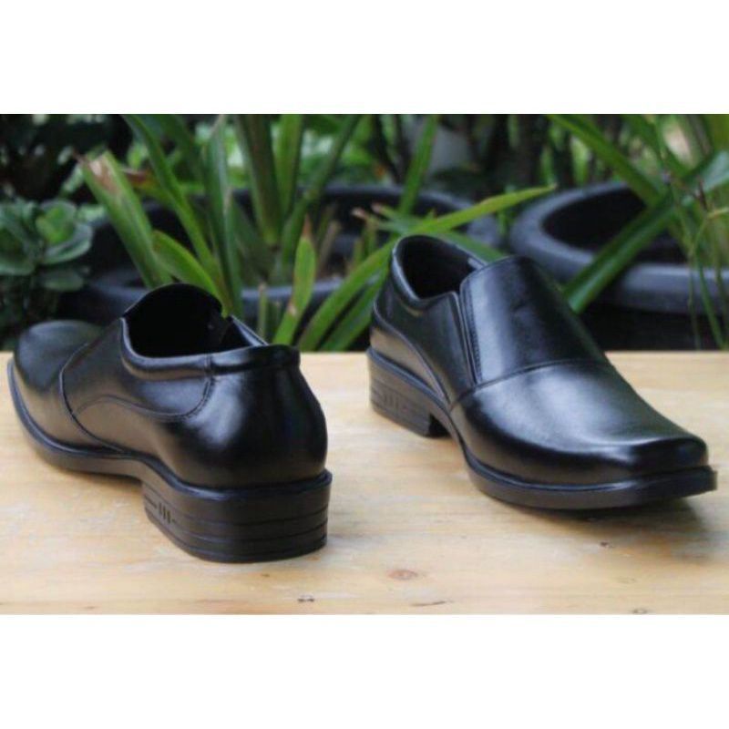 SEPATU PANTOFEL PRIA TERMURAH DAN TERLARIS, SEPATU FORMAL DAN SEPATU KERJA KANTORAN.