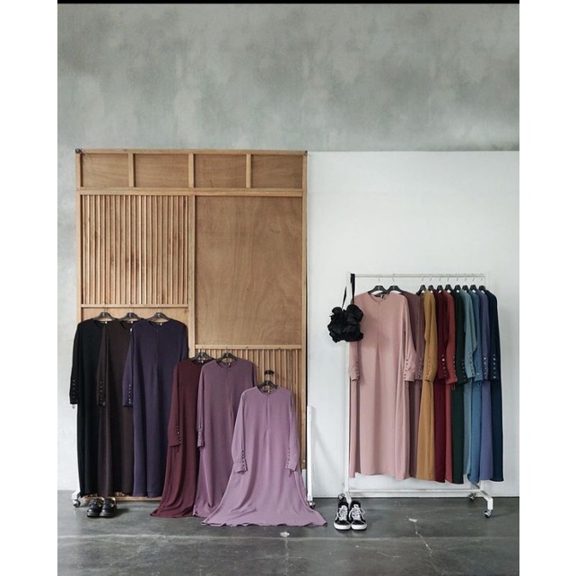 Aljenna NWT new saila Elderberry L ( free booked )
