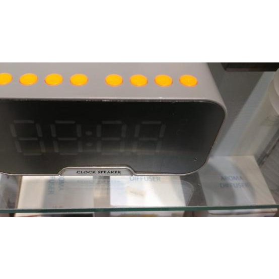 Speaker jam Bluetooth + Alarm dan Radio Tipe Q5 - Putih