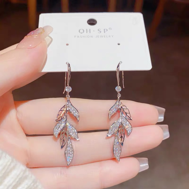 Anting 925 Silver Needle Model Daun Rumbai Aksen Berlian Gaya Korea Untuk Wanita