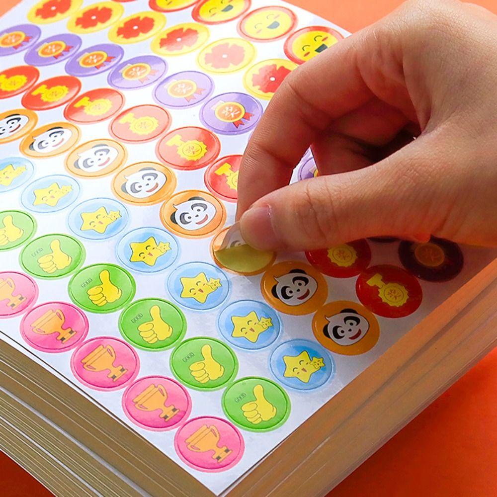 [Elegan] Reward Stiker Smiley Face Bulat 800Pcs/10lembar Bagan Perilaku Scrapbook Dekorasi Hadiah Harian Label Guru Siswa Anak Pujian Decals