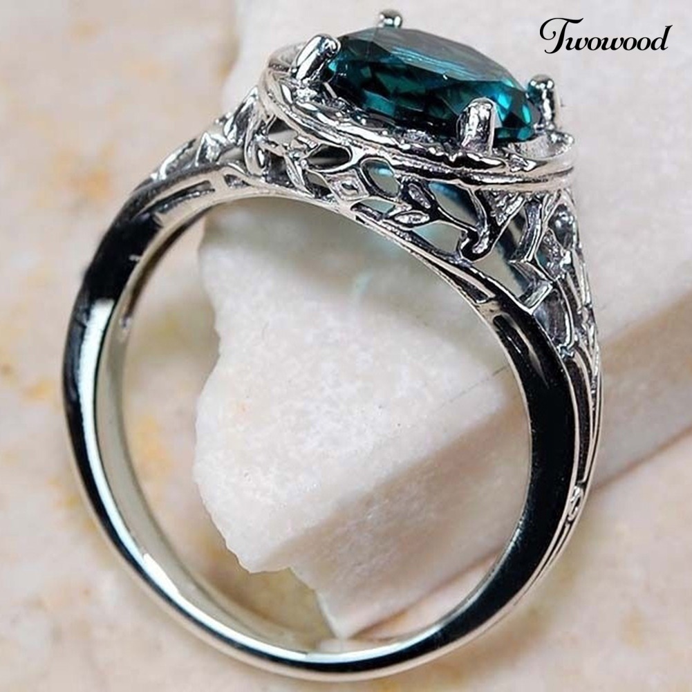 Cincin Wanita Model Hollow Aksen Berlian Imitasi Gaya Retro Vintage Untuk Pesta