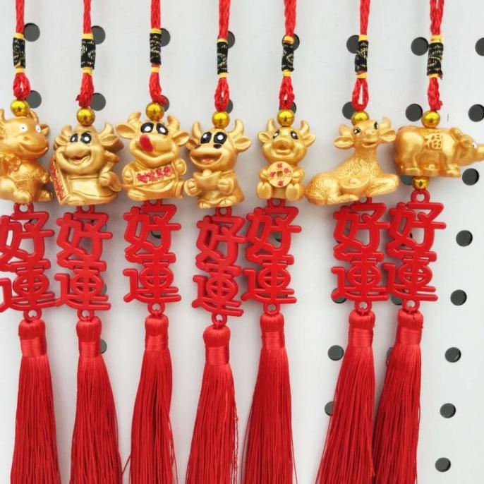 

TERBAIK GANTUNGAN JIMAT FUK HOKI KERBAU EMAS HIASAN TINSEL MERAH PARCEL NATAL TERBAIK