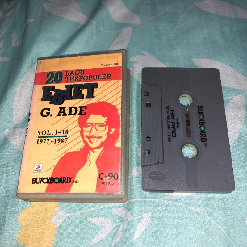 kaset pita:20 lagu terpopuler Ebiet g.ade