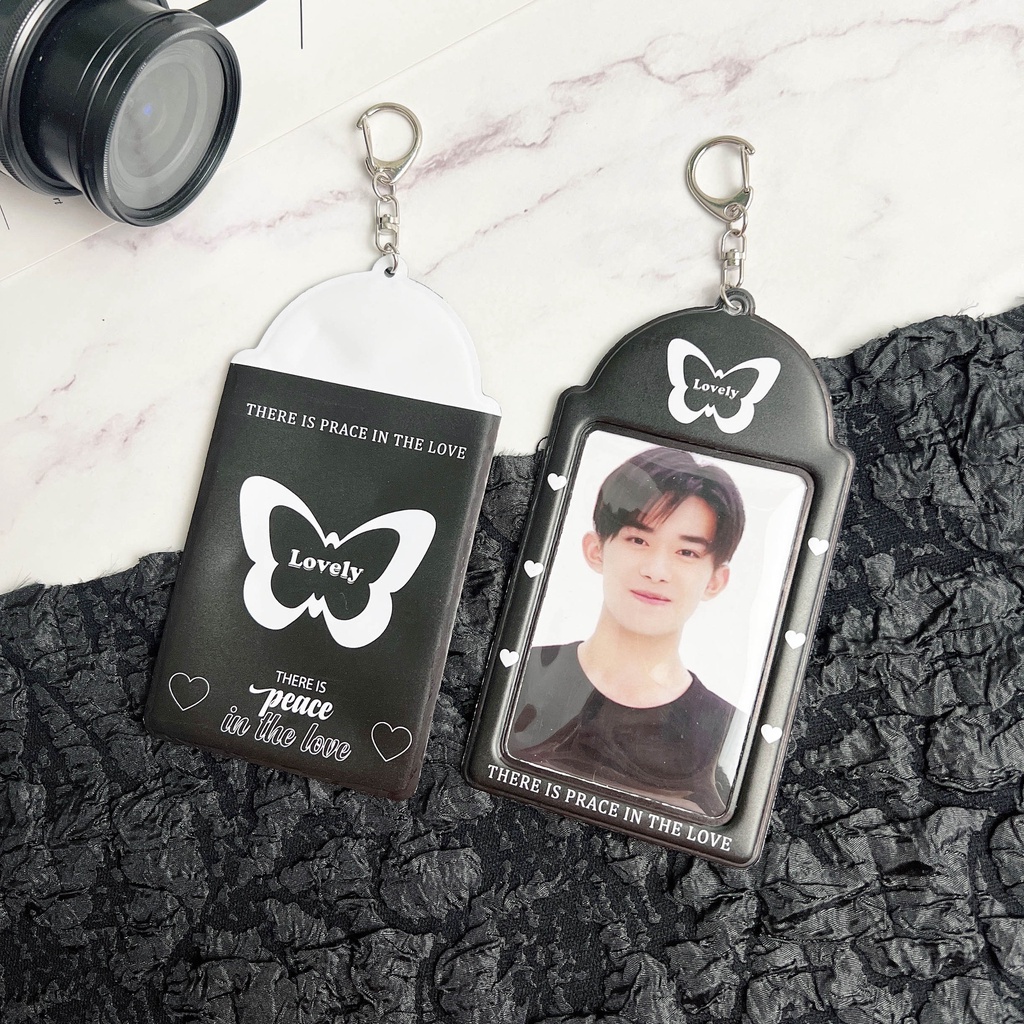 Ins Card Holder dengan Rantai Hitam &amp; Putih Photocard Protector Idol Photo Sleeves Bus ID Bank Card Bag Liontin