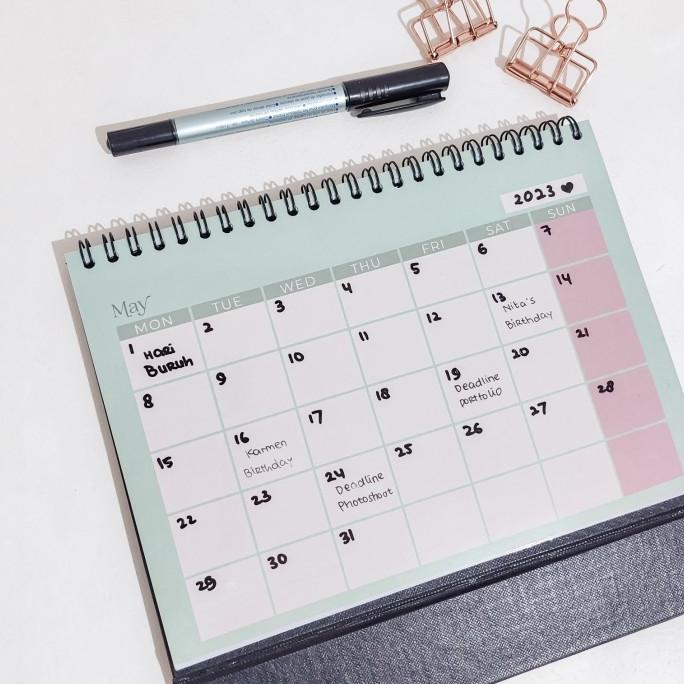 

Erasable Calendar Planner 2023 / Kalender Meja ukuran A5 hardcover