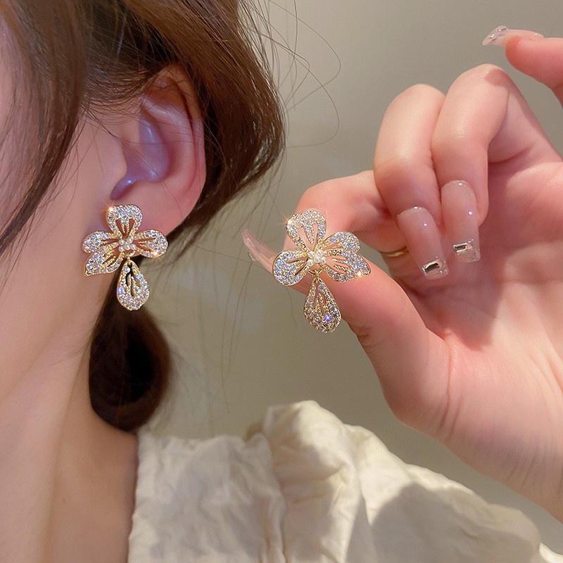 Anting Mutiara Berlian Imitasi Bentuk Bunga Gaya Korea