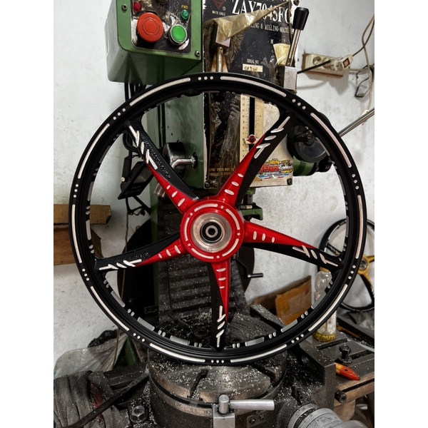 velg depan Vnd Custum Slod Ukuran 120 ring 17 cocok buat balap