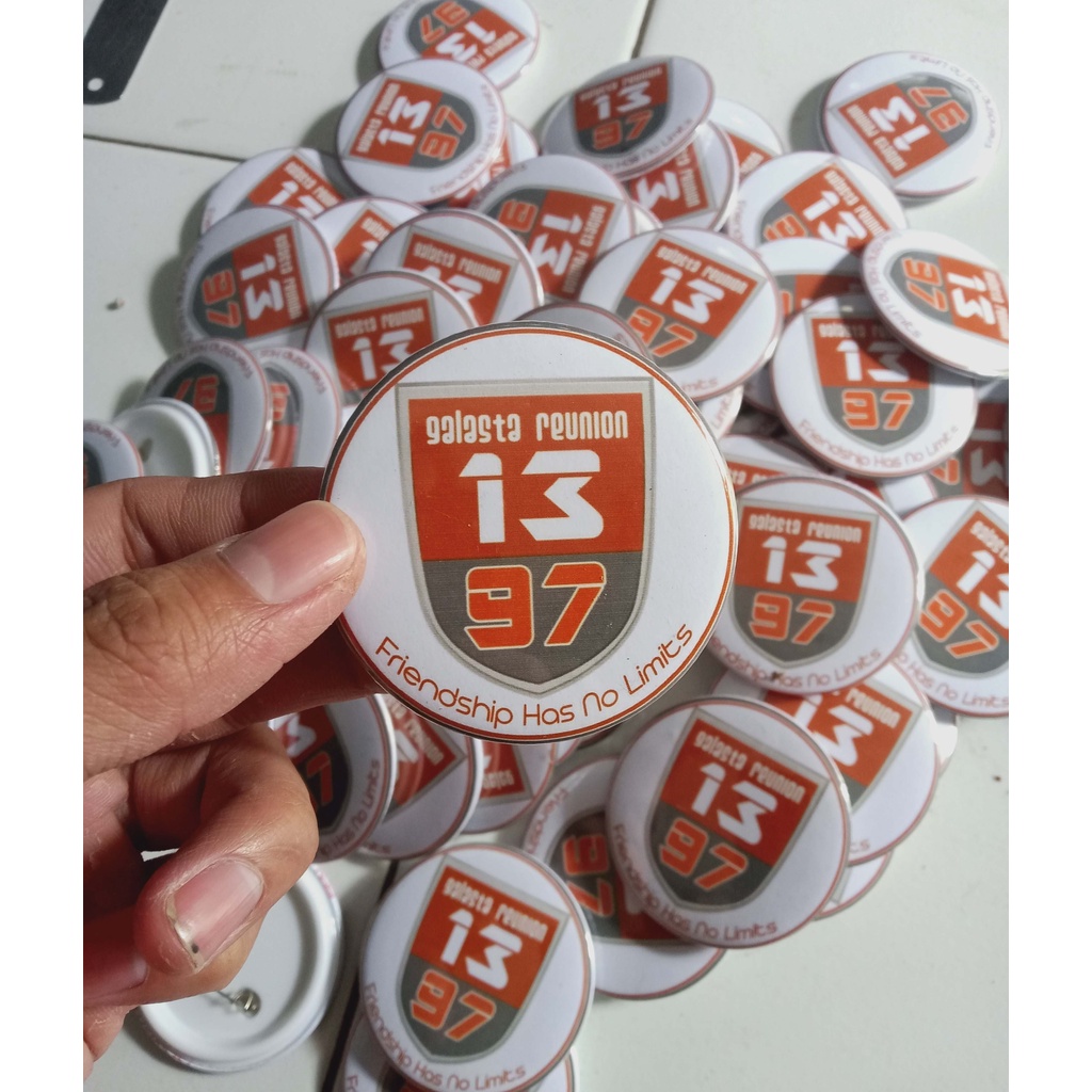 Pin Besar Custom Ukuran 58 Cm, Souvenir Pin Bros Besar