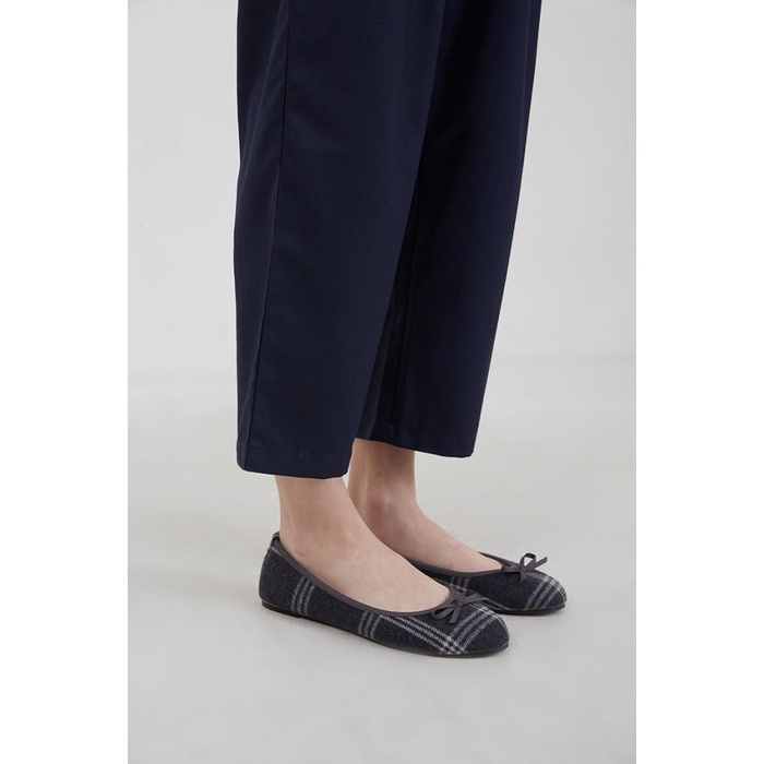 Berrybenka - Sepatu Flat Shoes Wanita Sophie Frisca Tartan - Grey,40