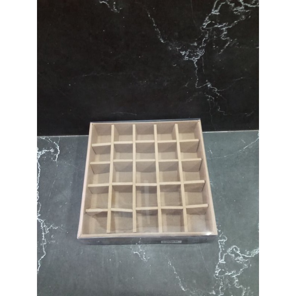 

Box Nastar 25 21x21x4 cm