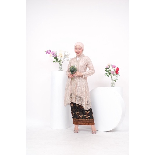 DIYANA TUNIK KEBAYA