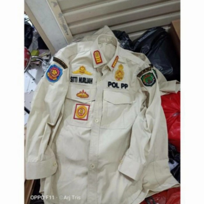 Univ Baju Pdh Cream Pol Pp Lengan Panjang / Bordiran Timbul