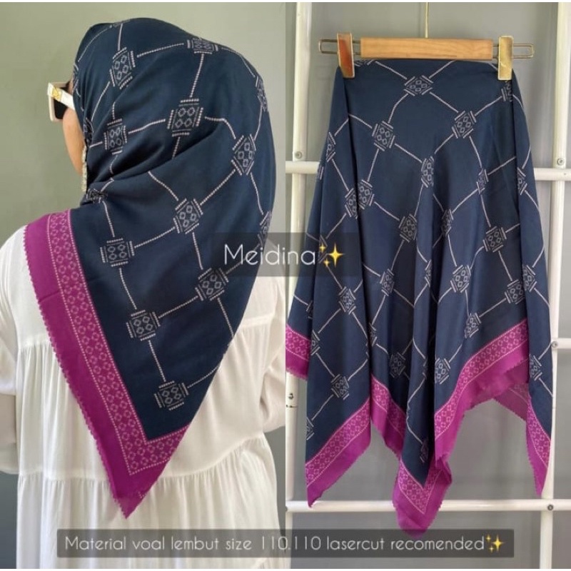HIJAB SEGI EMPAT VOAL MOTIF BATIK LACERUT TERLARIS