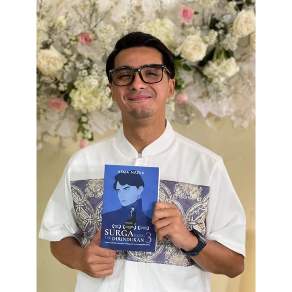 Surga yang Tak Dirindukan 3