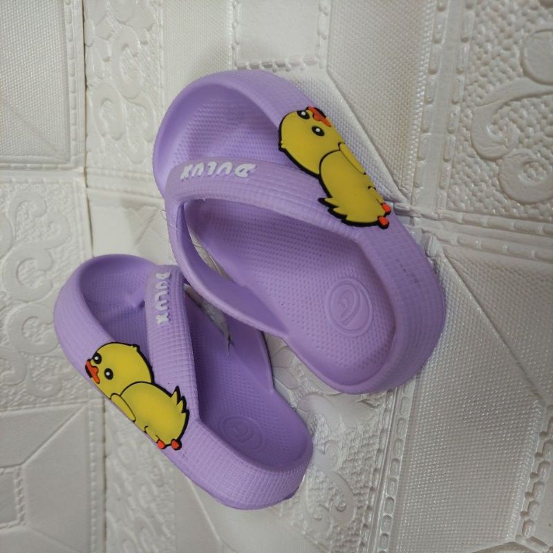 sandal jepit anak perempuan karakter bebek/panda size 24-29-Unggu