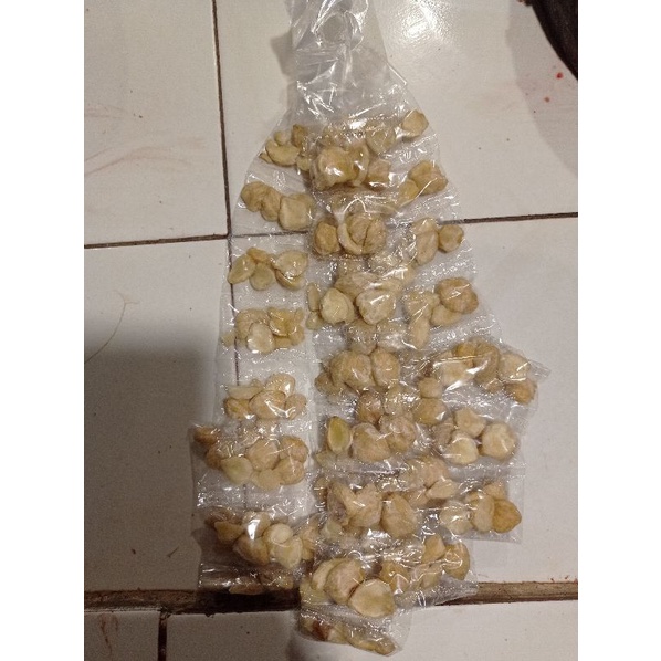 

kemiri rencengan isi 50 bungkus