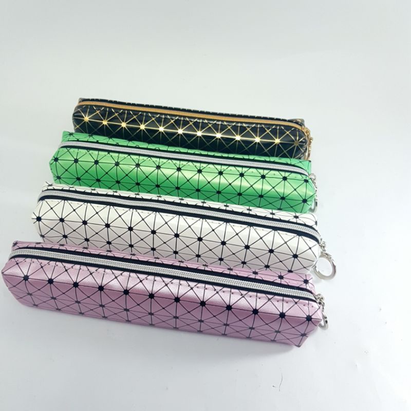 

Tempat Pensil Sleting Corak Abstrak LE-2718A