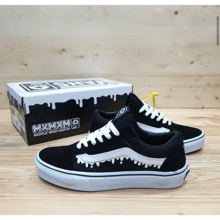 Supplier Sepatu Vans Oldskool Black White Sepatu Sekolah Anak SD SMP SMA Sepatu Kuliah Pria Sepatu Sekolah Wanita.