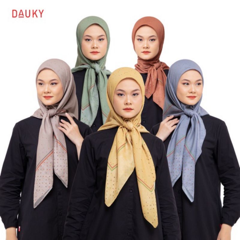 kerudung hijab segiempat square voal polka scarf dauky elzatta