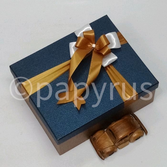 

PAPYRUS Kombinasi 22,5x27,5 Tinggi 10cm Kotak Kado Gift Box