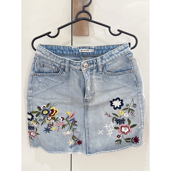 bekas rok jeans merk stradivarius bunga