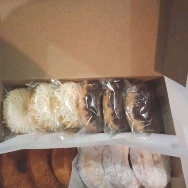 

box donat/ box gift polos isi 1/2 lusin donat per pack isi 35 box - coklt lamnasi30