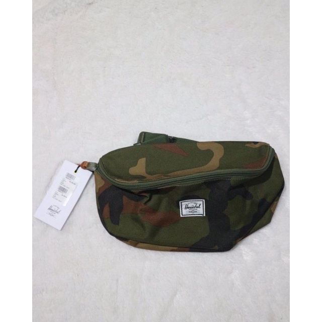 herschel sixtee waistbag camo