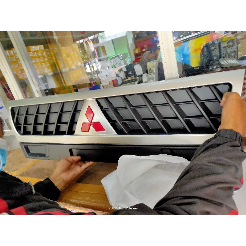 grill rambang depan mitsubishi L300 new original