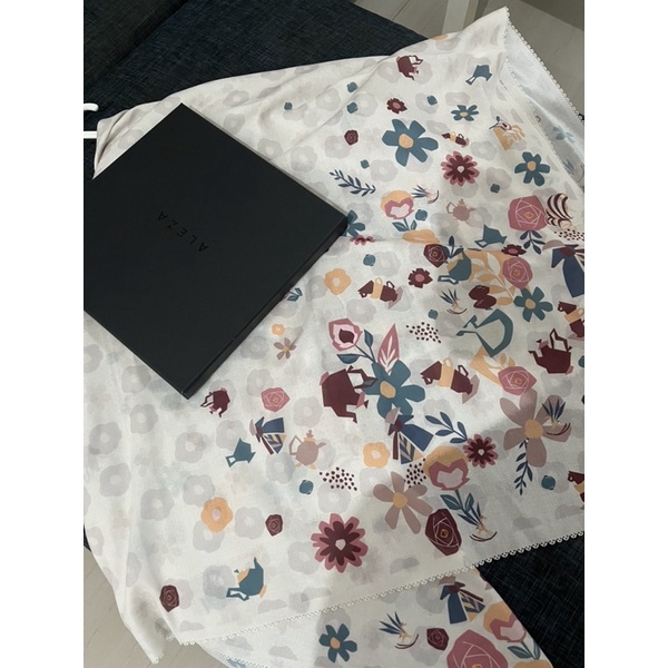 PRELOVED ALEZA SCARF VVGC