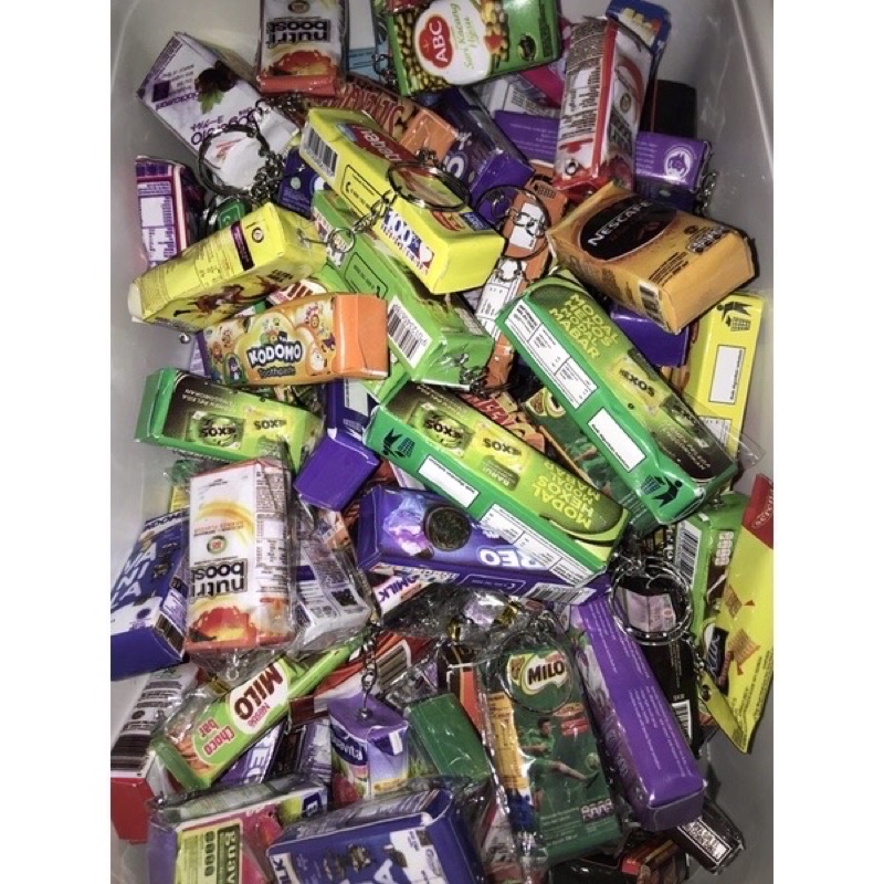 (-) GANTUNGAN KUNCI SNACK DEFECT MINUS CACAT BENGKOK PENYOK RANDOM MIX CAMPUR KOTAK MINUMAN MODEL PANJANG PERSEGI 4D ROKO KEMAS PLASTIK HARGA 1 PCS / MINIATUR SNACK GANCI SNACK